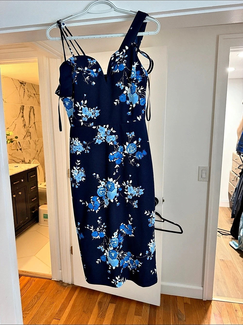 Premier Amour Floral Midi Dress in Blue & White Size 4